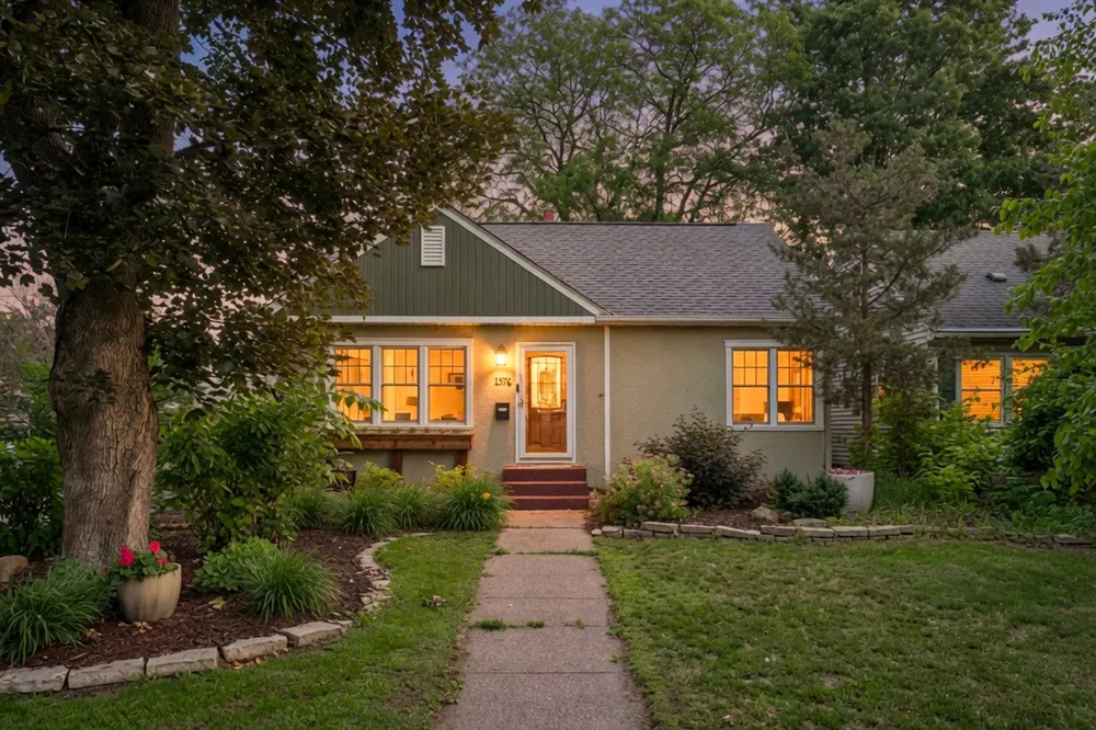 1576 Grotto St N, Saint Paul, MN 55117