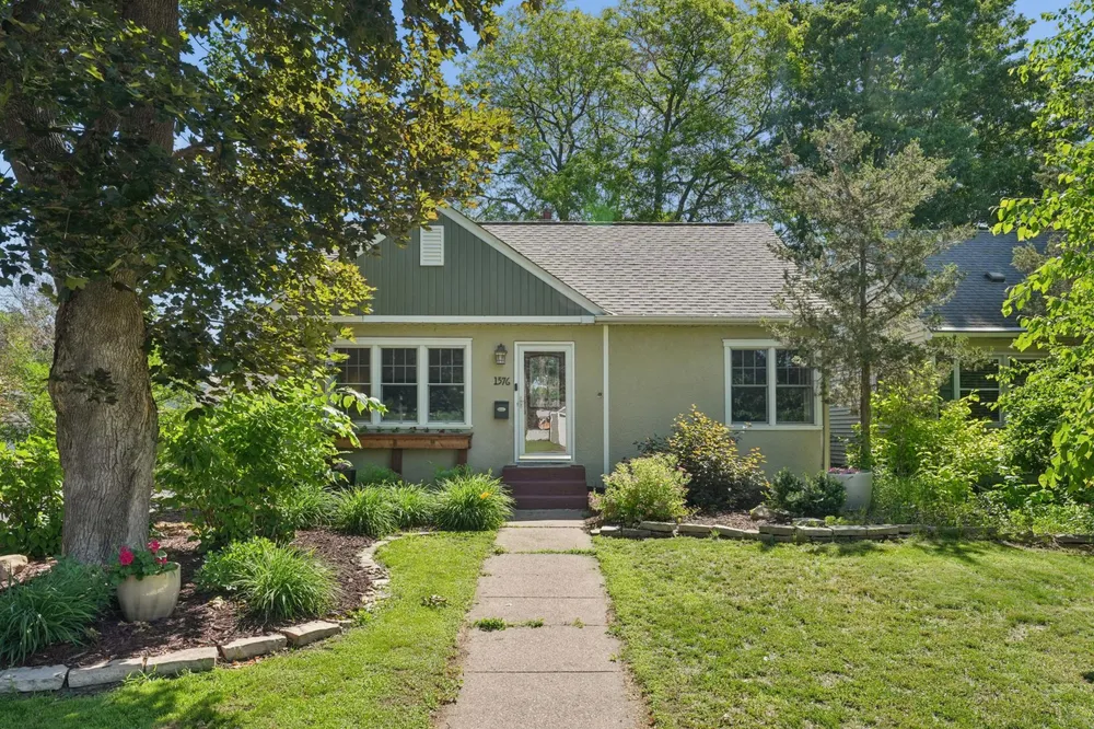 1576 Grotto St N, Saint Paul, MN 55117