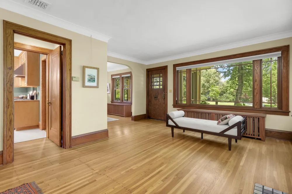 3015 E Minnehaha Pkwy, Minneapolis, MN 55417