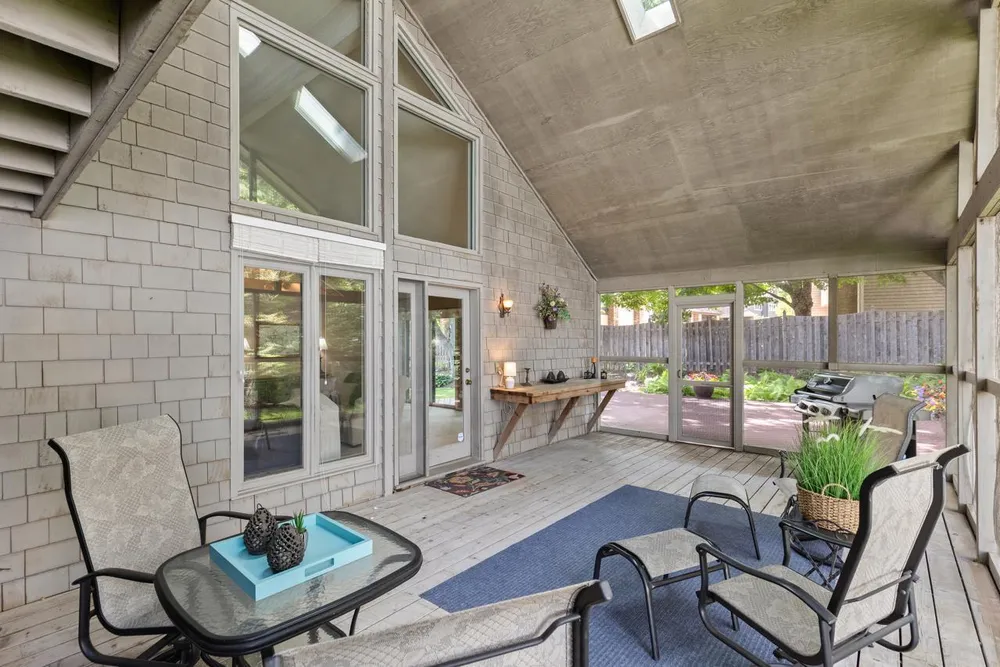 7708 Stonewood Ct, Edina, MN 55439