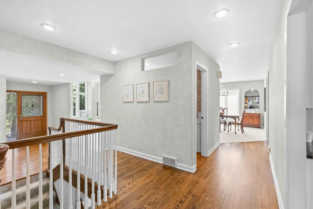 7708 Stonewood Ct, Edina, MN 55439