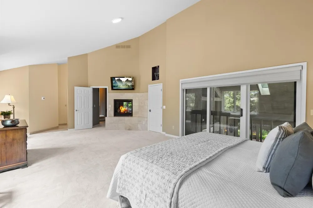 7708 Stonewood Ct, Edina, MN 55439