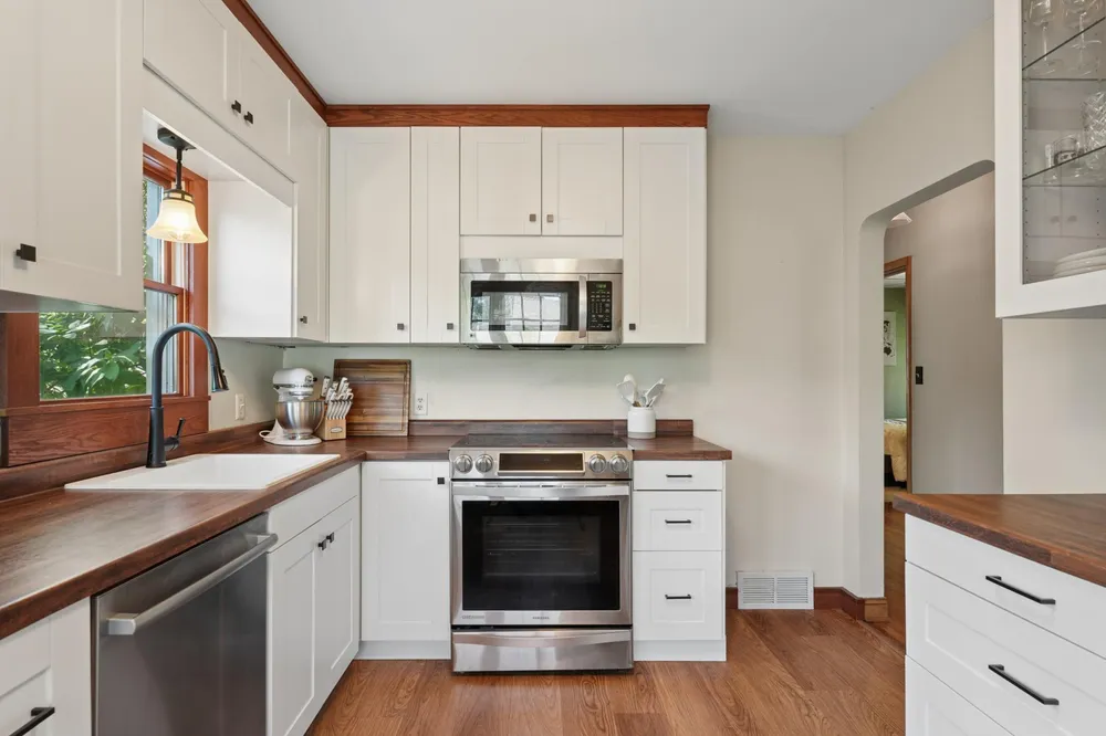 1576 Grotto St N, Saint Paul, MN 55117