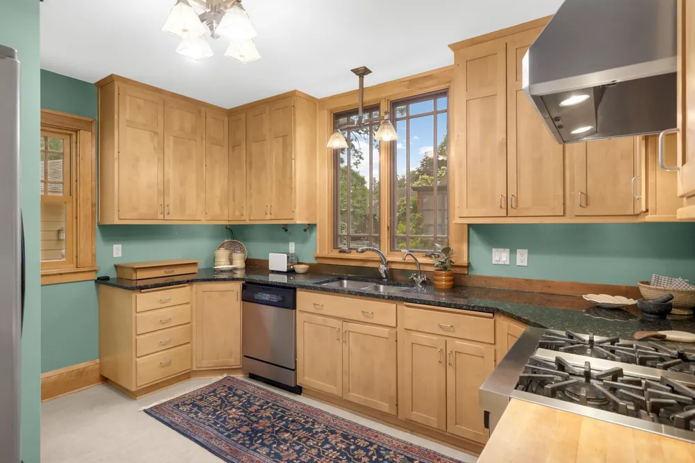3015 E Minnehaha Pkwy, Minneapolis, MN 55417