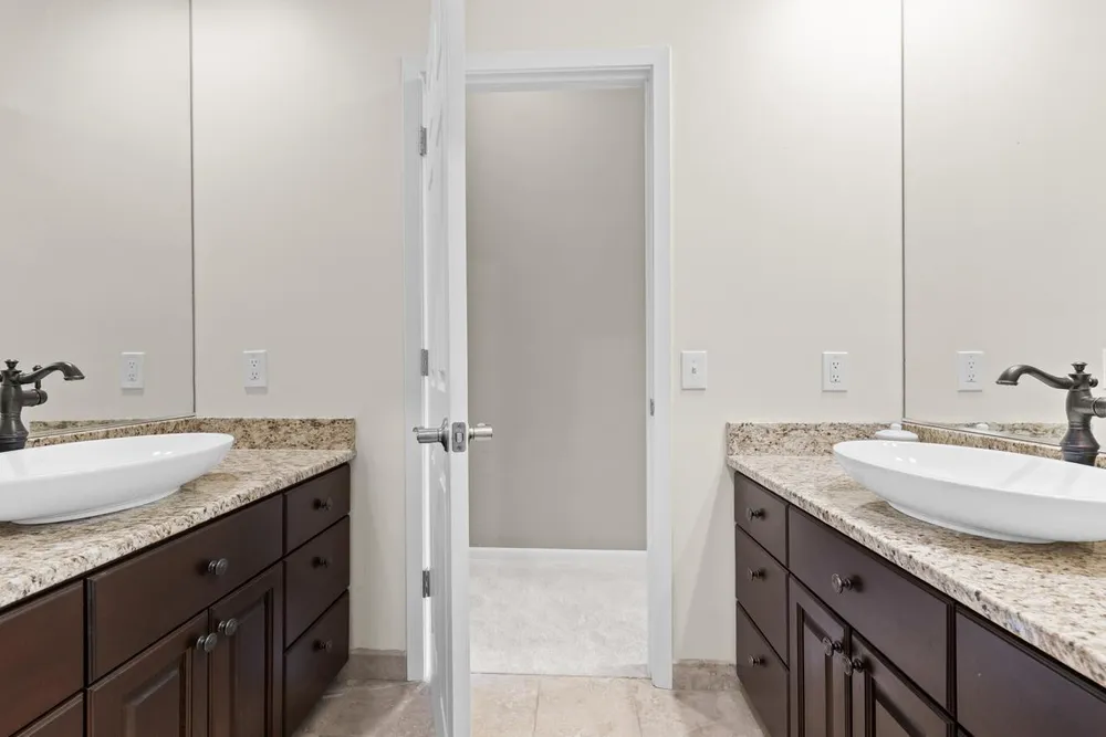 7708 Stonewood Ct, Edina, MN 55439