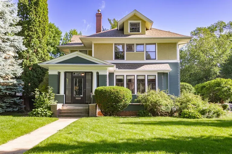 1825 Summit Ave, Saint Paul, MN 55105