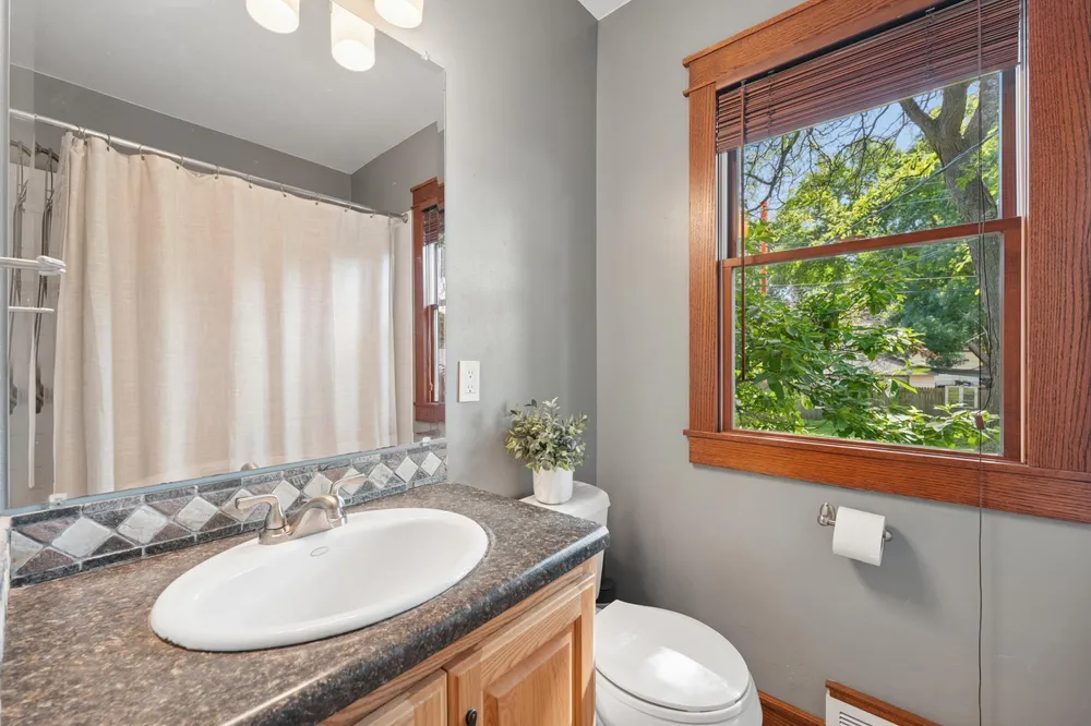 1576 Grotto St N, Saint Paul, MN 55117