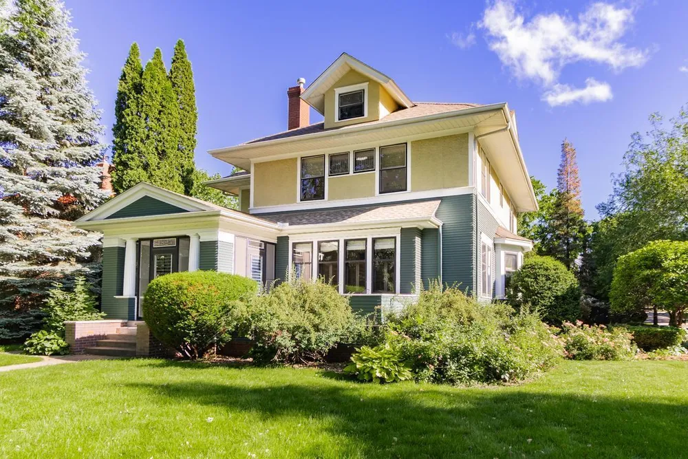 1825 Summit Ave, Saint Paul, MN 55105