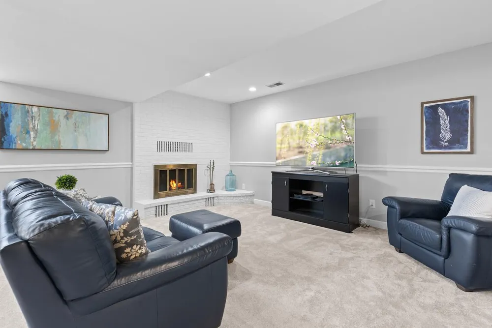 7708 Stonewood Ct, Edina, MN 55439