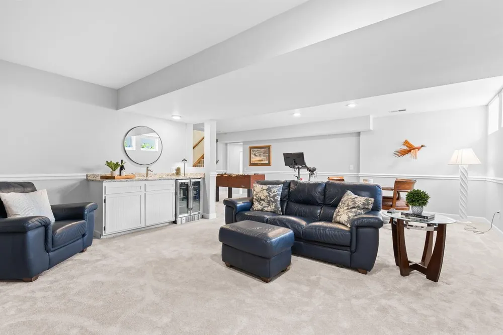 7708 Stonewood Ct, Edina, MN 55439