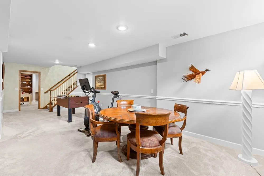 7708 Stonewood Ct, Edina, MN 55439