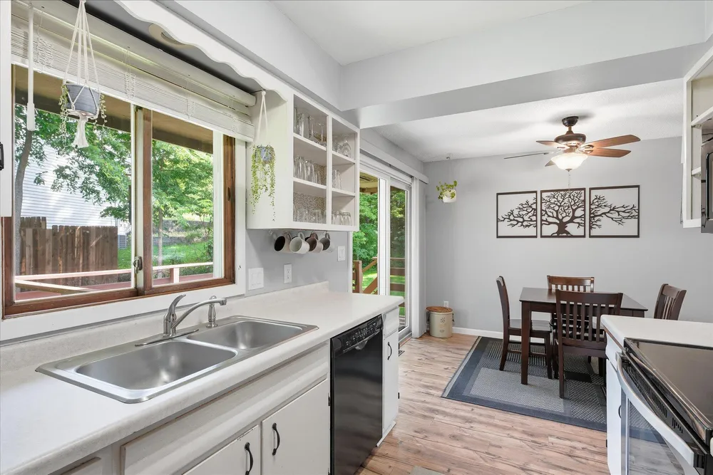 1906 Stryker Ave, West St Paul, MN 55118