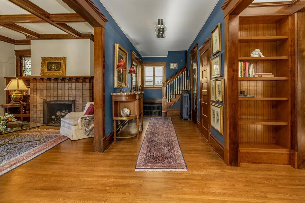 1825 Summit Ave, Saint Paul, MN 55105