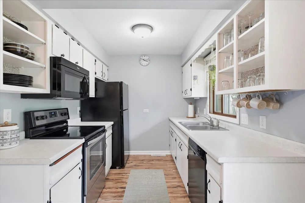 1906 Stryker Ave, West St Paul, MN 55118
