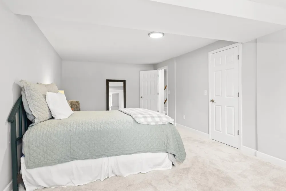 7708 Stonewood Ct, Edina, MN 55439