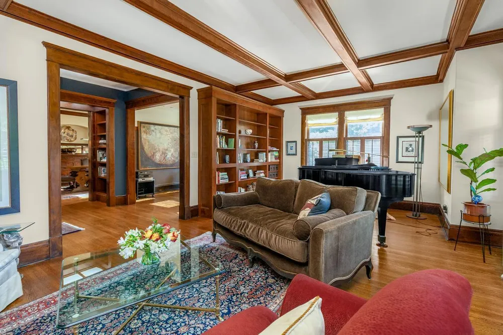 1825 Summit Ave, Saint Paul, MN 55105