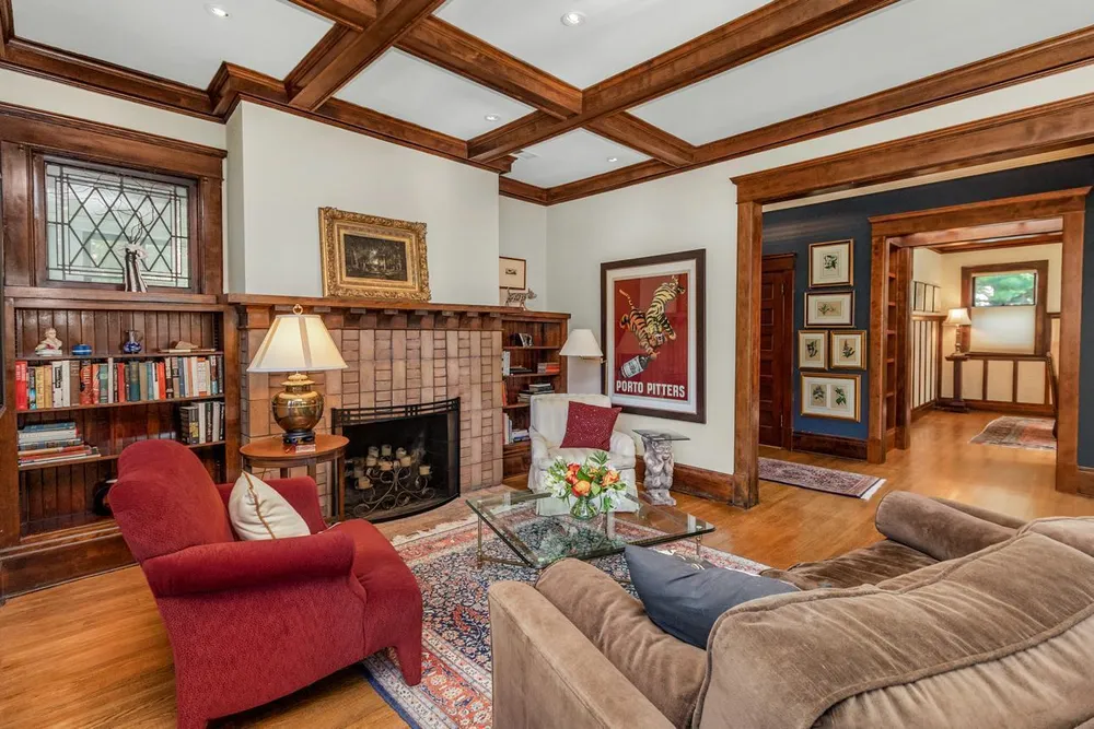 1825 Summit Ave, Saint Paul, MN 55105