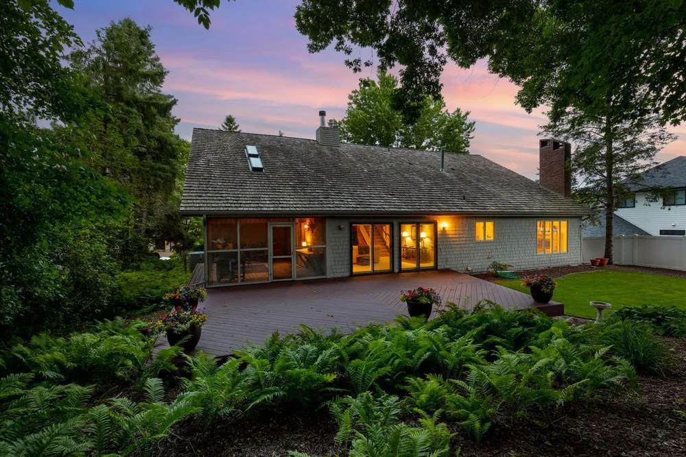 7708 Stonewood Ct, Edina, MN 55439