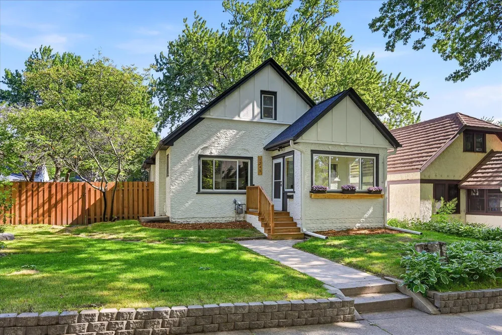 1245 Jefferson Ave, Saint Paul, MN 55105