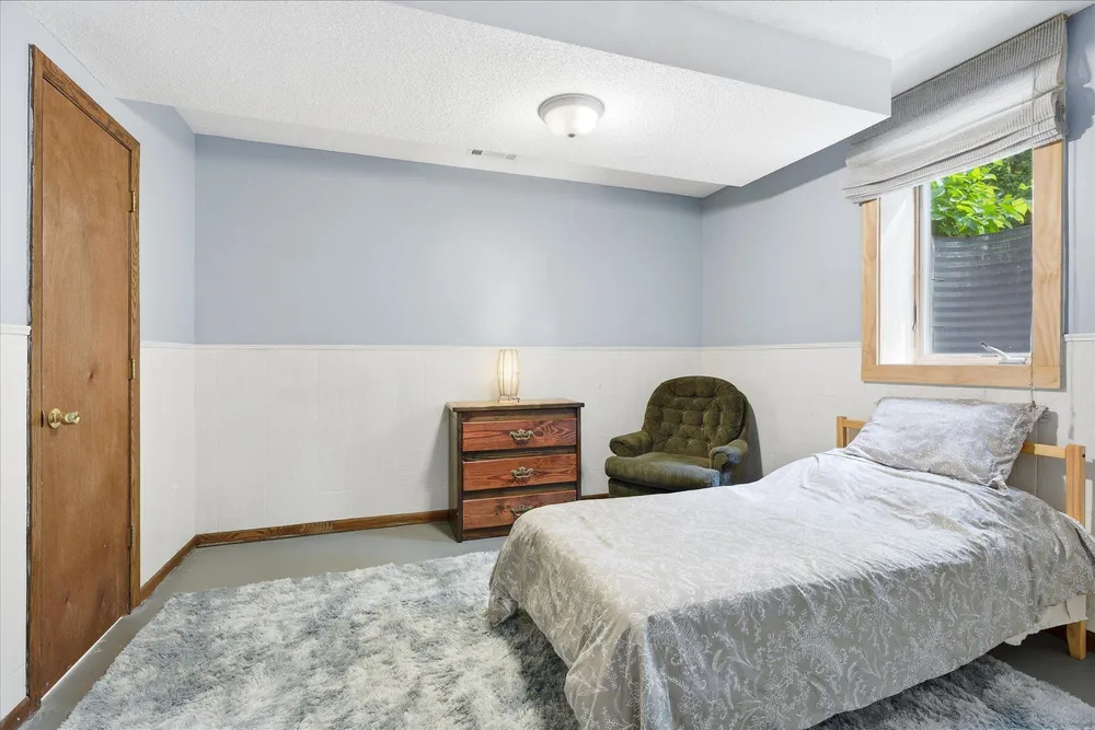 1906 Stryker Ave, West St Paul, MN 55118