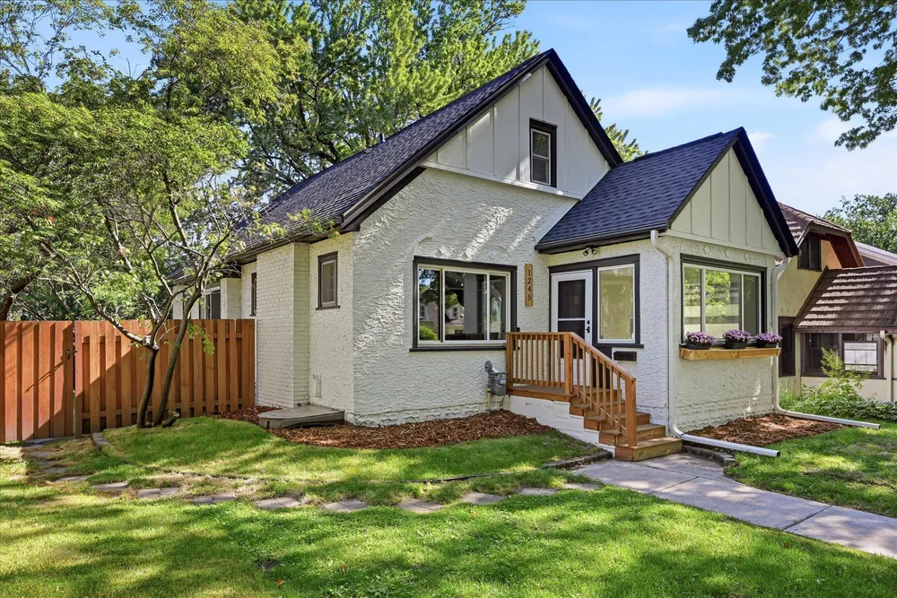 1245 Jefferson Ave, Saint Paul, MN 55105