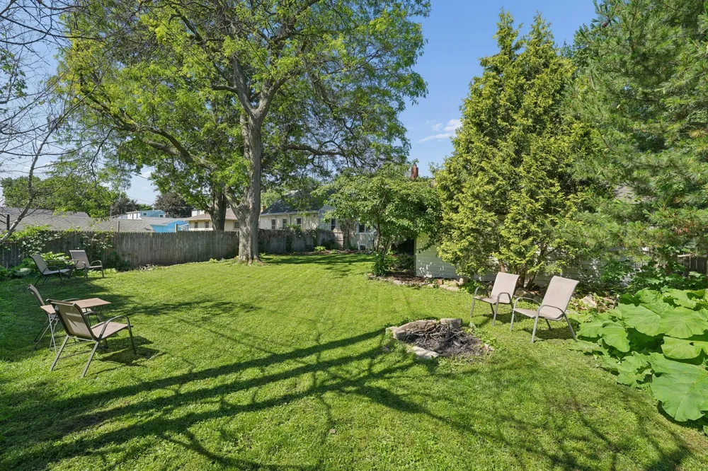 1576 Grotto St N, Saint Paul, MN 55117