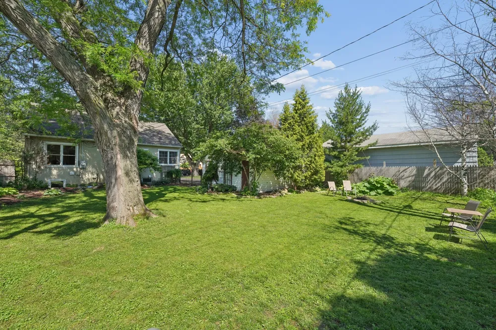 1576 Grotto St N, Saint Paul, MN 55117