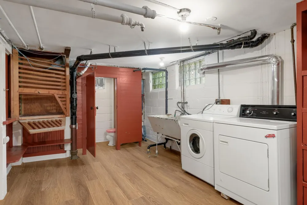 3015 E Minnehaha Pkwy, Minneapolis, MN 55417