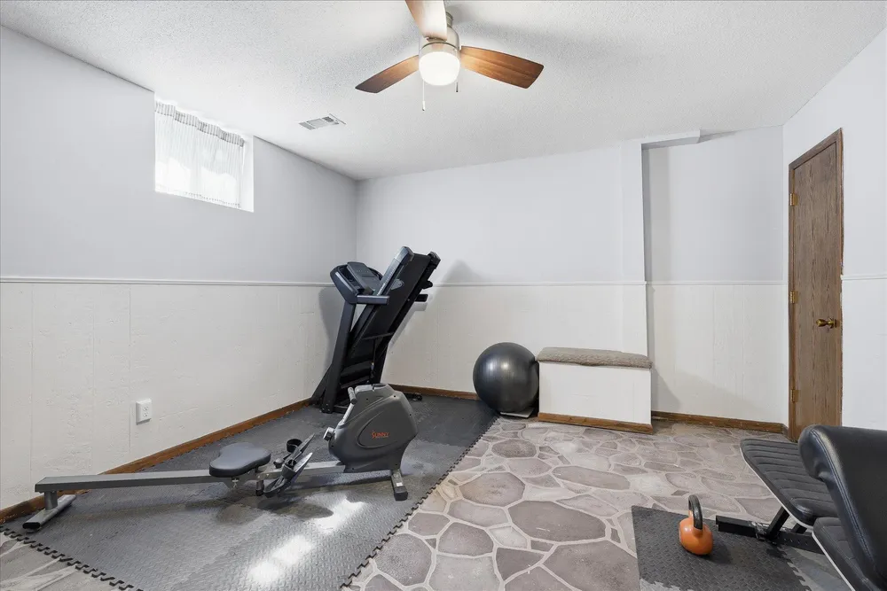1906 Stryker Ave, West St Paul, MN 55118
