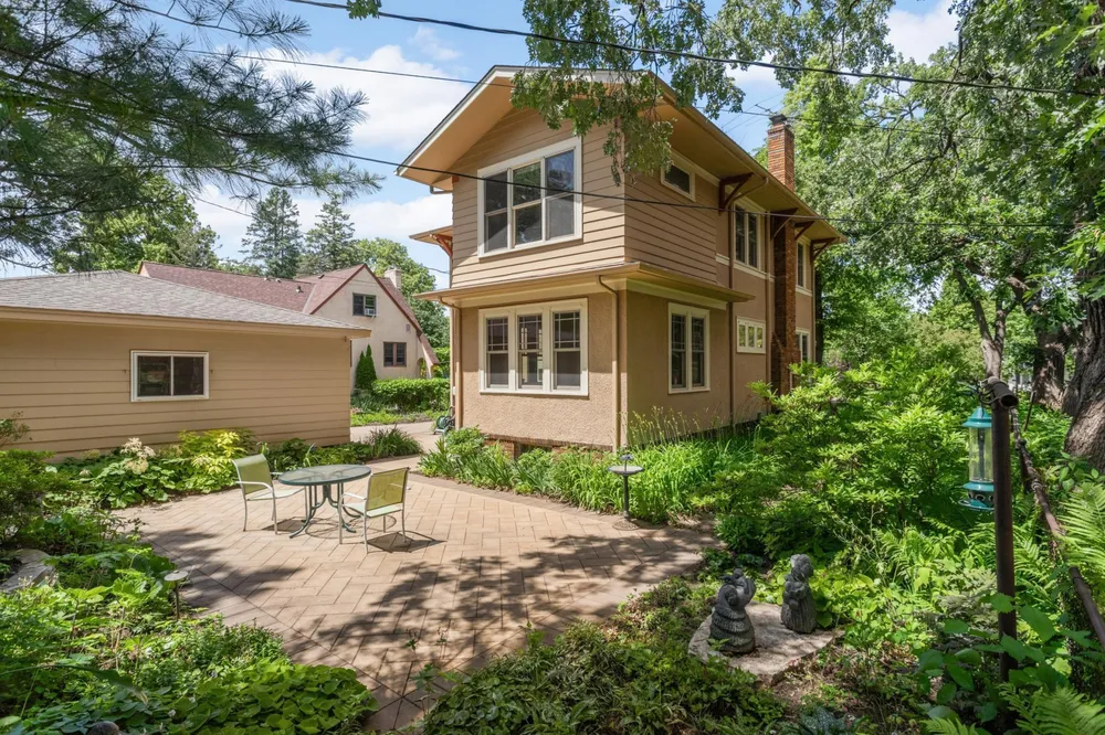 3015 E Minnehaha Pkwy, Minneapolis, MN 55417