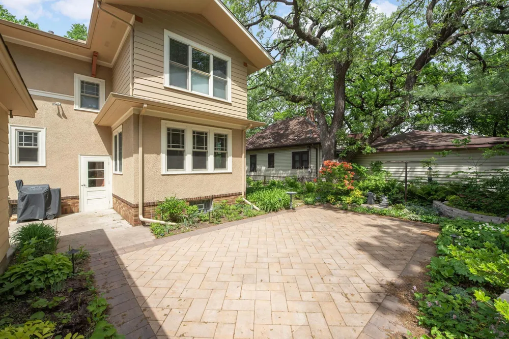 3015 E Minnehaha Pkwy, Minneapolis, MN 55417
