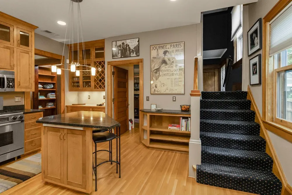 1825 Summit Ave, Saint Paul, MN 55105