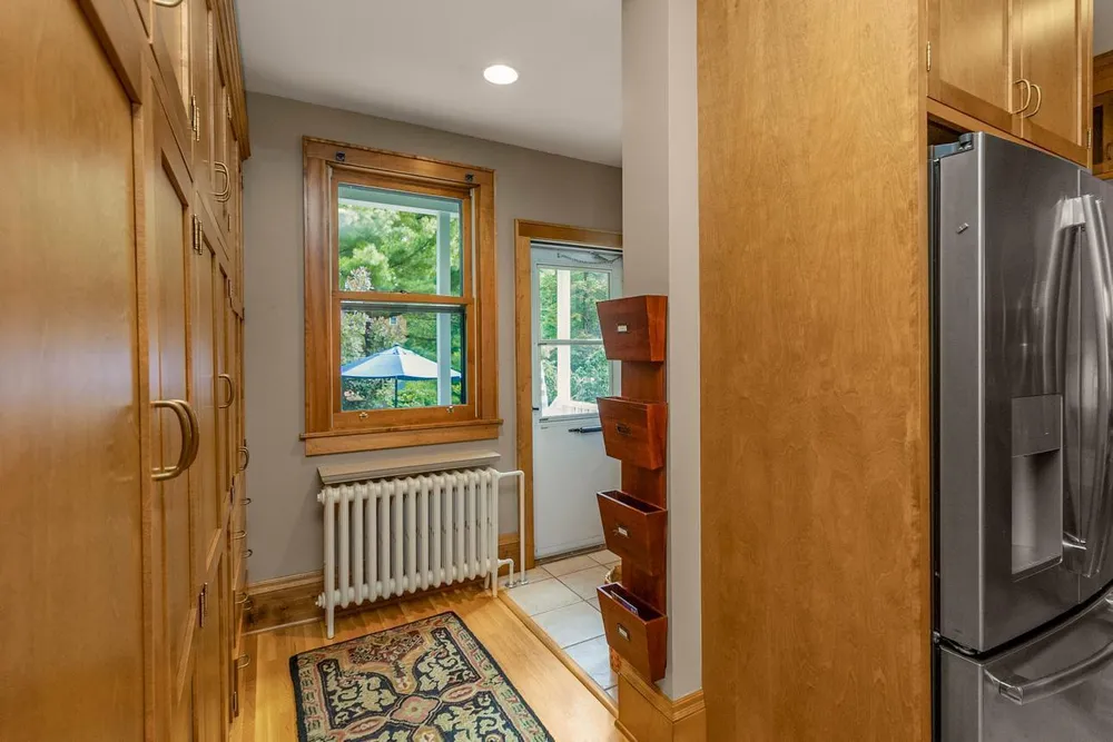 1825 Summit Ave, Saint Paul, MN 55105