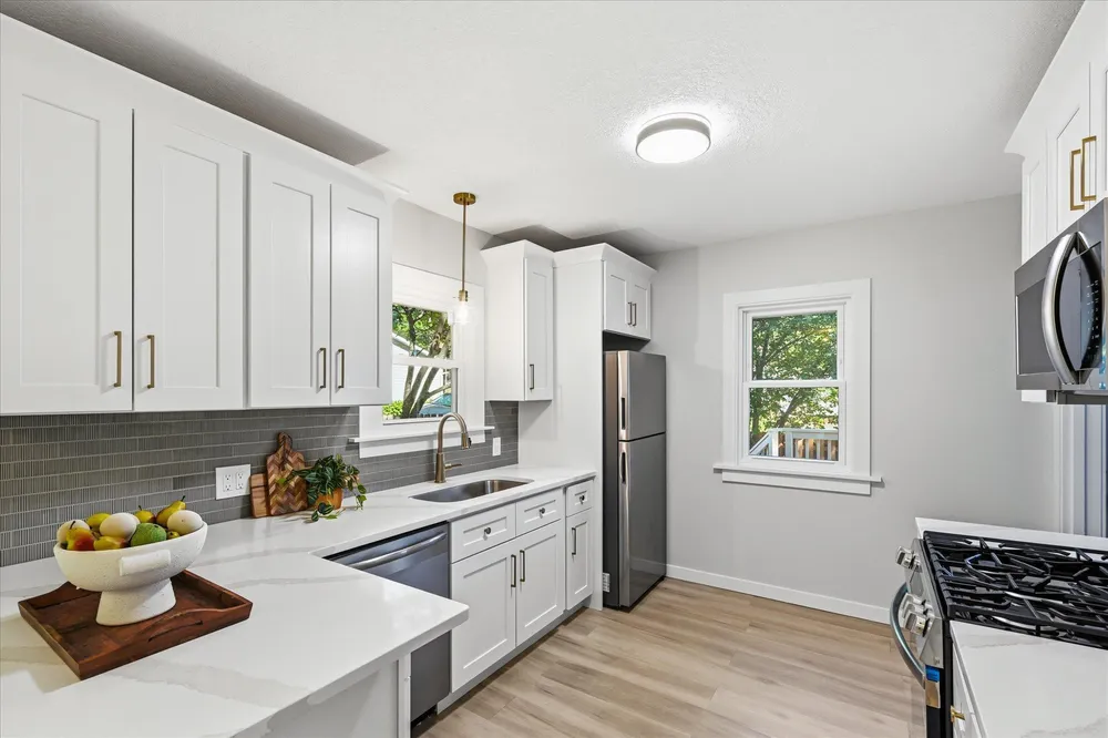 1245 Jefferson Ave, Saint Paul, MN 55105