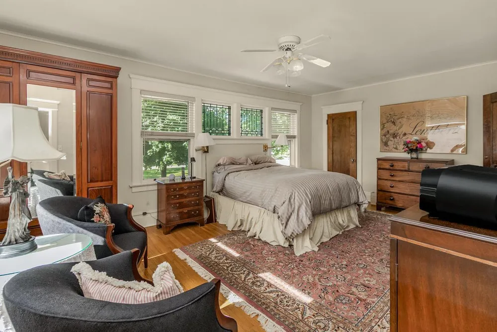 1825 Summit Ave, Saint Paul, MN 55105