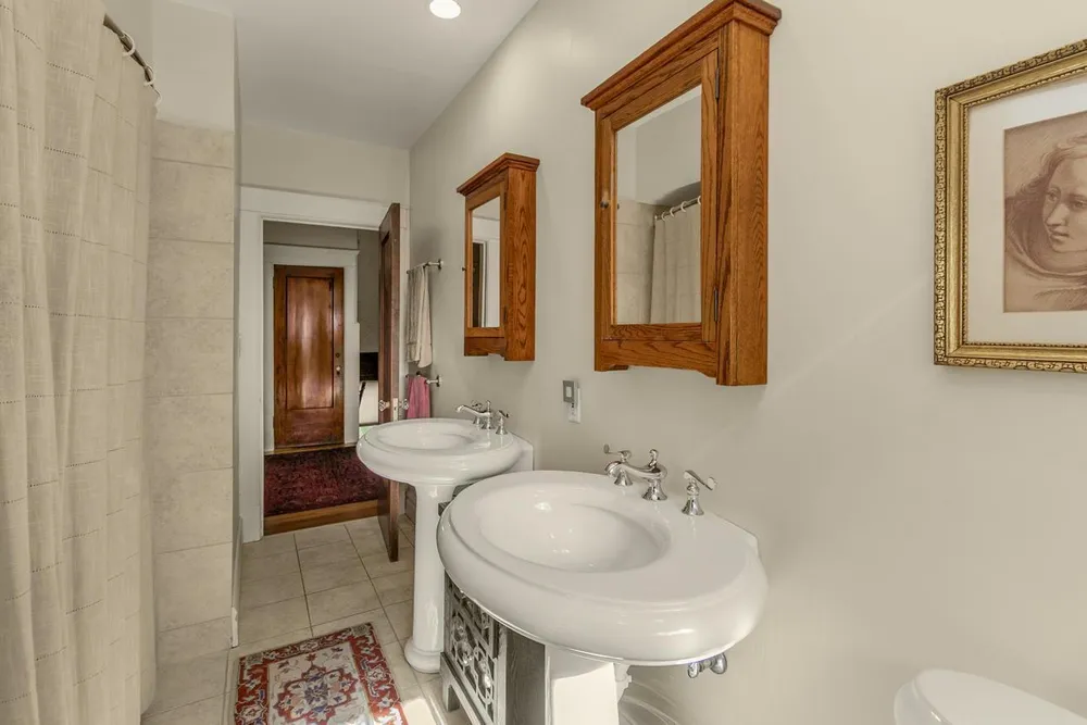 1825 Summit Ave, Saint Paul, MN 55105
