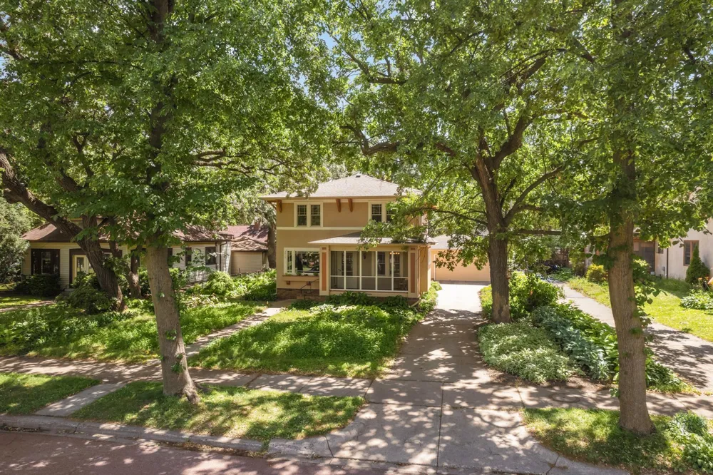 3015 E Minnehaha Pkwy, Minneapolis, MN 55417