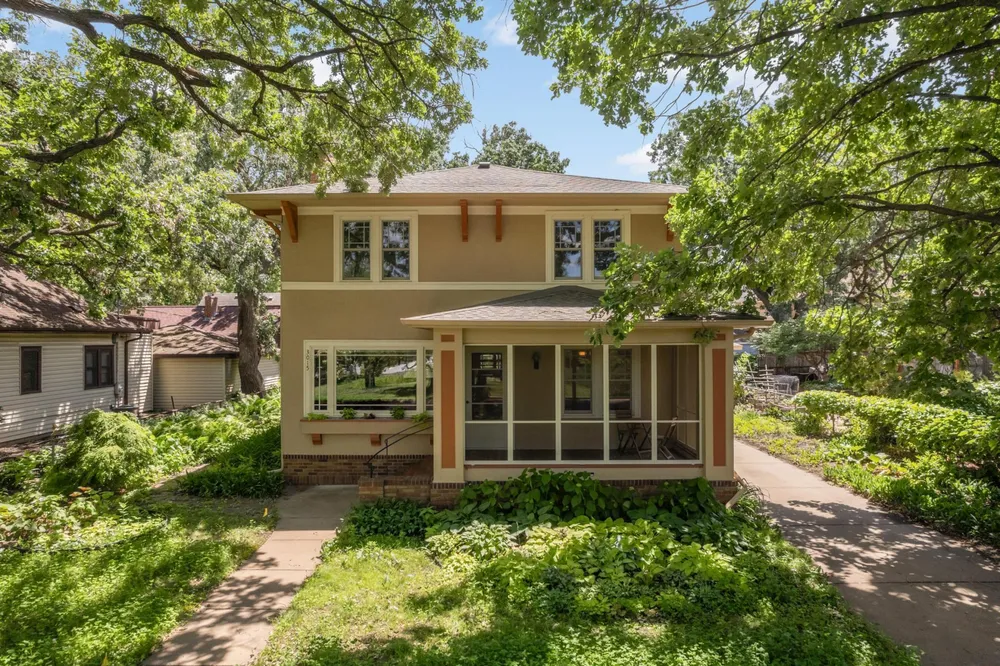 3015 E Minnehaha Pkwy, Minneapolis, MN 55417