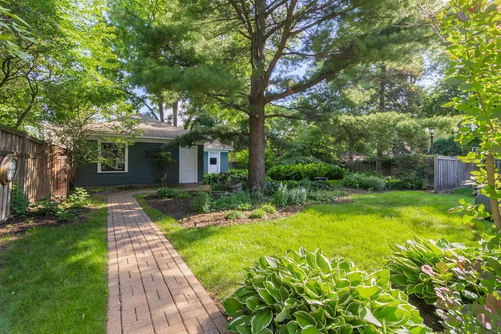 1825 Summit Ave, Saint Paul, MN 55105