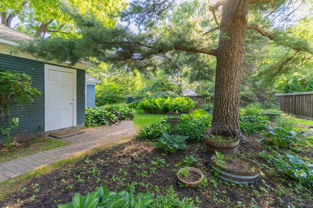 1825 Summit Ave, Saint Paul, MN 55105