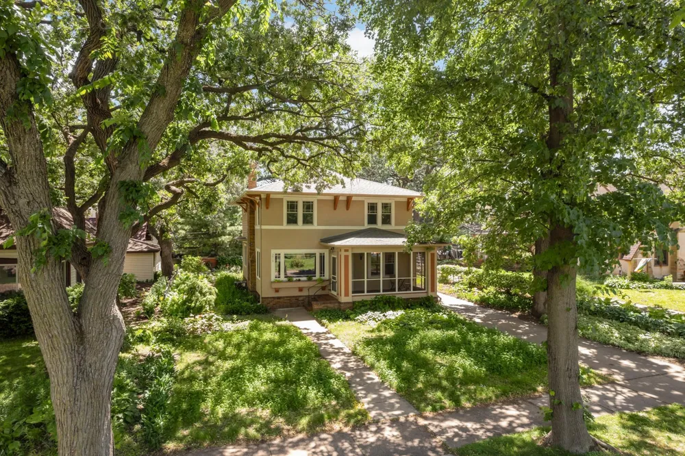 3015 E Minnehaha Pkwy, Minneapolis, MN 55417