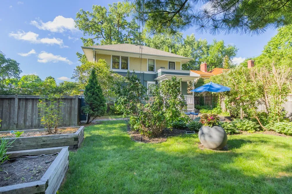 1825 Summit Ave, Saint Paul, MN 55105