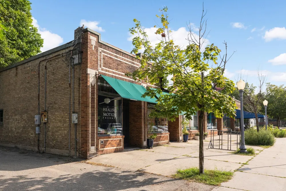 3015 E Minnehaha Pkwy, Minneapolis, MN 55417