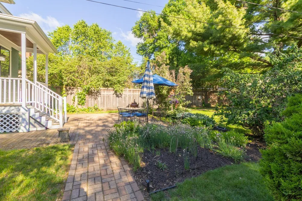1825 Summit Ave, Saint Paul, MN 55105