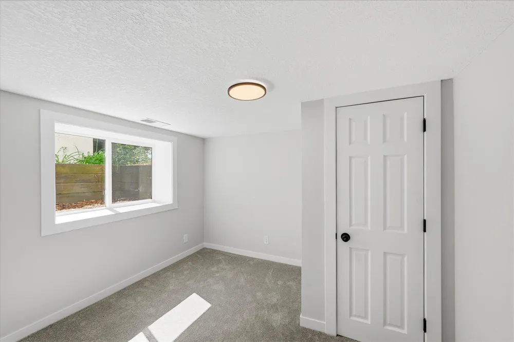 1245 Jefferson Ave, Saint Paul, MN 55105