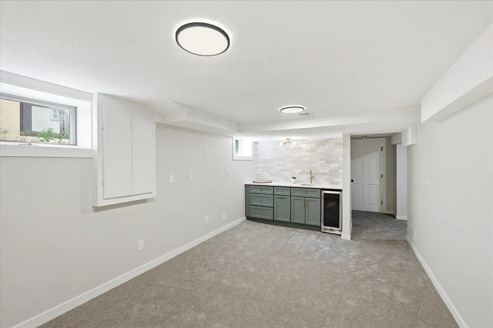 1245 Jefferson Ave, Saint Paul, MN 55105