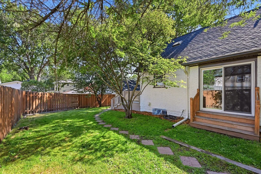 1245 Jefferson Ave, Saint Paul, MN 55105