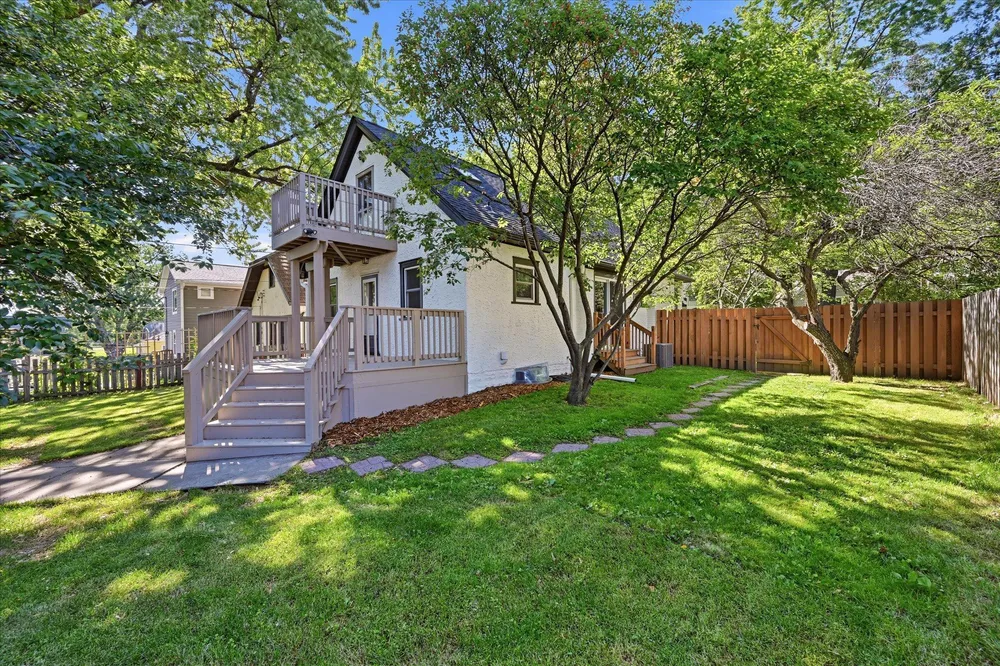 1245 Jefferson Ave, Saint Paul, MN 55105