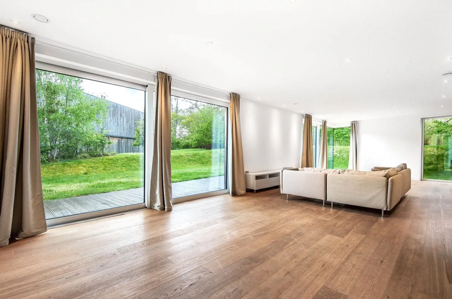 Woburn Road, Heath and Reach, LU7 photo 3