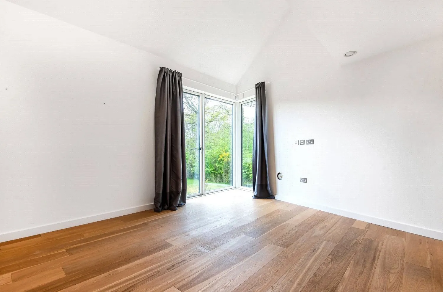 Woburn Road, Heath and Reach, LU7 photo 6